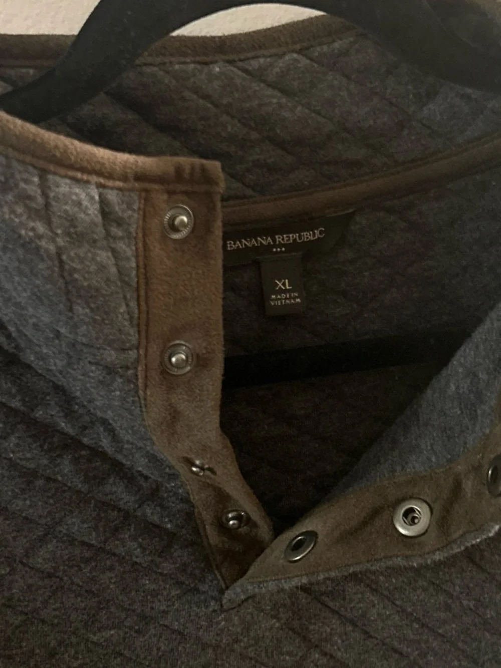 Banana Republic quilted crewneck